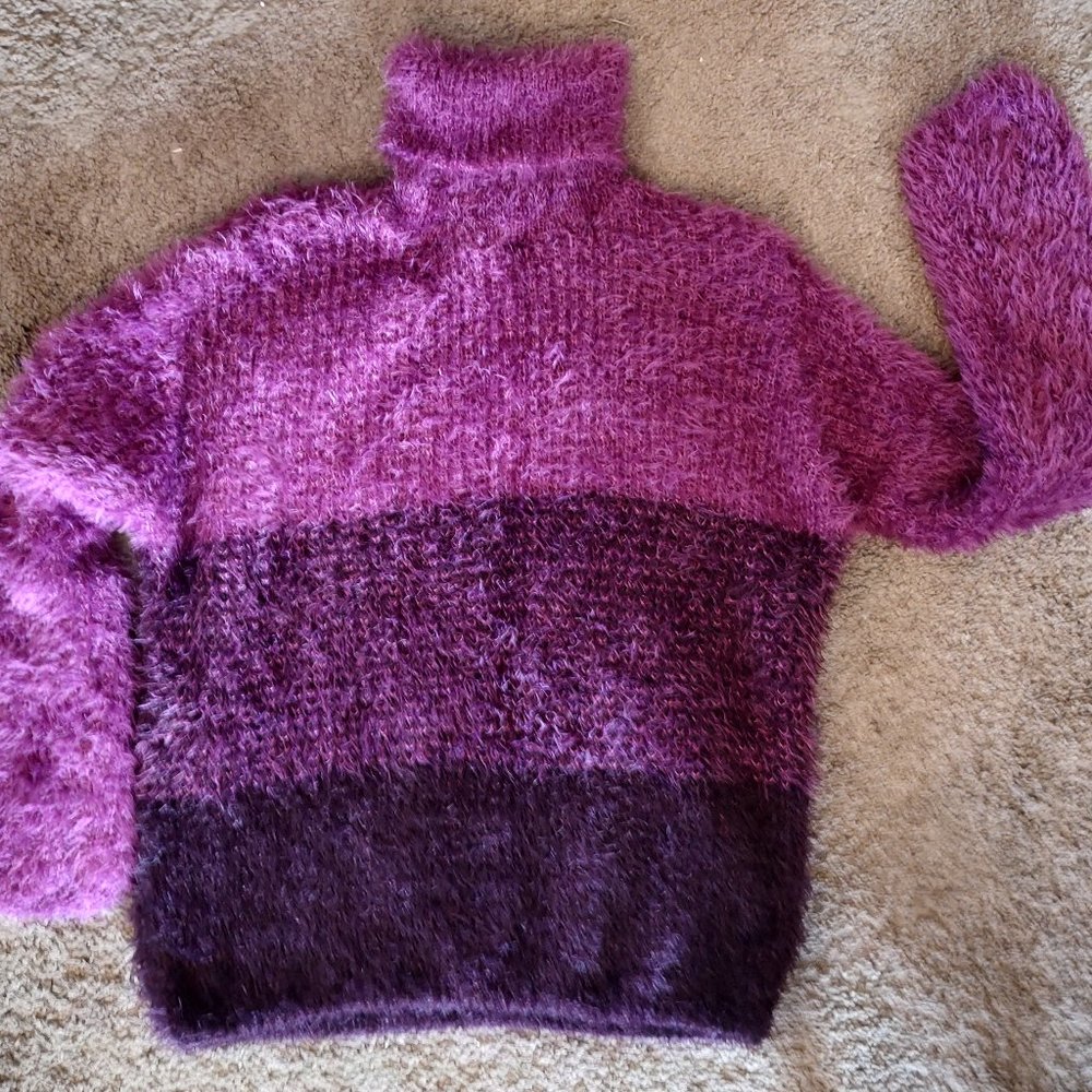 BEAUTIFUL TRI COLOR TURTLENECK, FUZZY,  STRETCHY, SWEATER, WOMENS L/XL